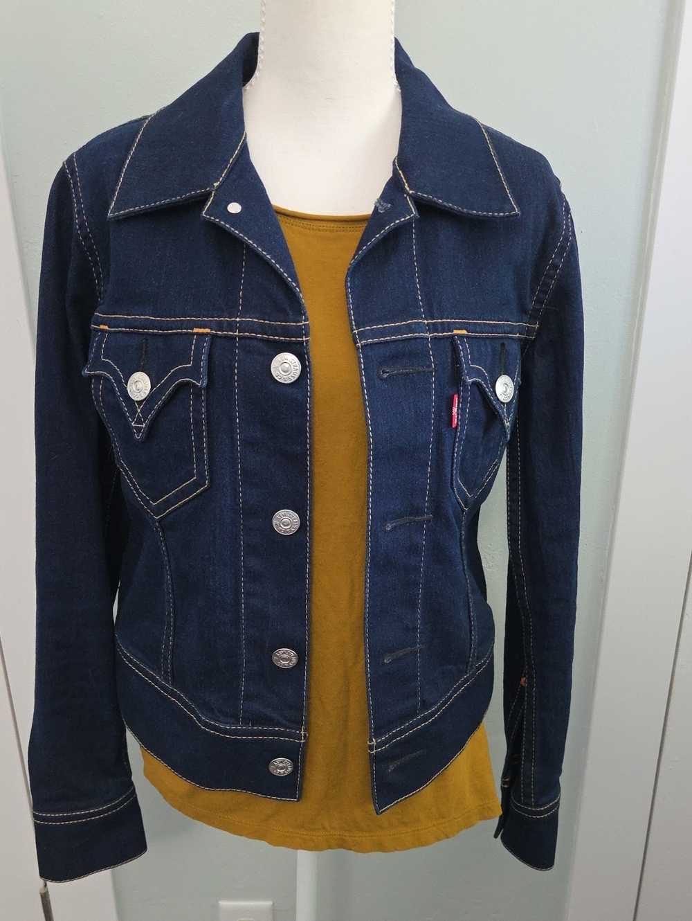 Levi's Dark Indigo Denim Jacket Type 1. NWOT Size M